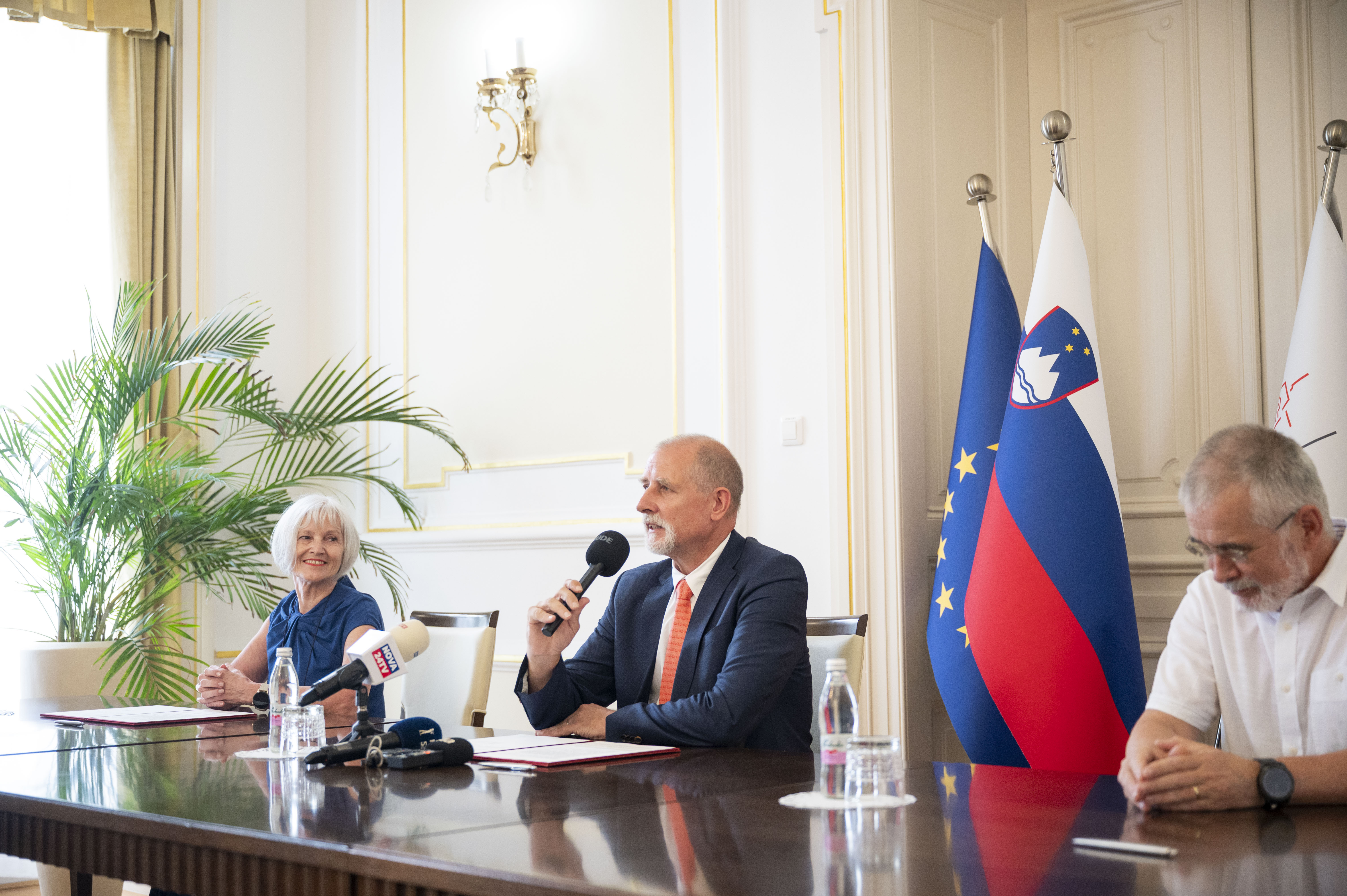 2025_07_07_Podpis pogodbe UL Klinika Golnik (2).jpg