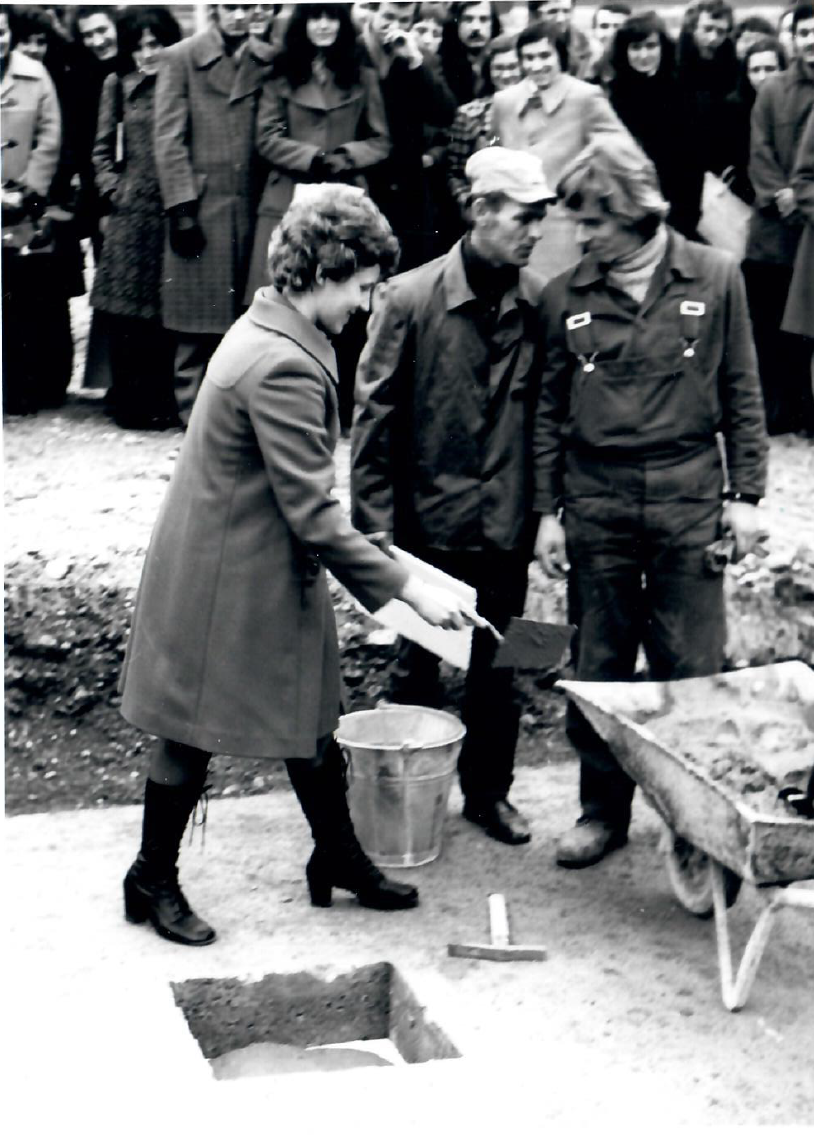 temeljni_kamen_polaganje.png