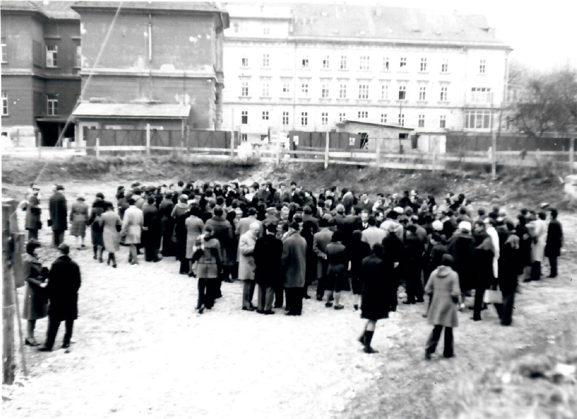temeljni_kamen_obiskovalci.png