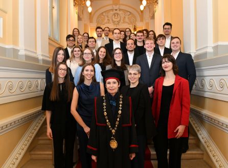 Podelitev diplom 35 diplomantom medicine in 17 diplomantom dentalne medicine