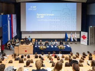 Utrinki z uradnega sprejema brucev in bruck UL MF in s tradicionalnega Pozdrava bruckam in brucem ter slavnostno odprtje študijskega leta 2025/26