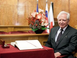 V Ljubljano prihaja Nobelov nagrajenec za medicino prof. Harald zur Hausen